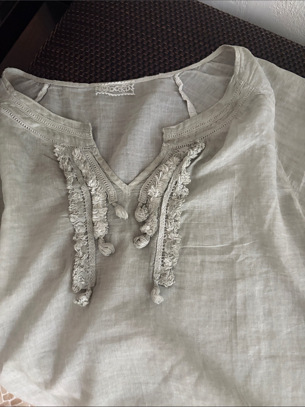 VTG Cotton Embroidered V-Neck Women's Top in Light Gray/Green, Size S